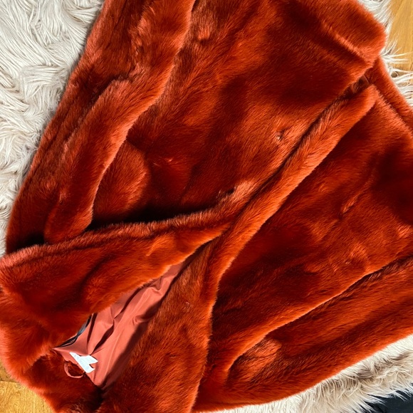 Red fur coat - Picture 4 of 6